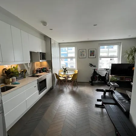 One Bedroom Flat Near Portobello Road